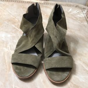 Eileen Fisher size 8/5